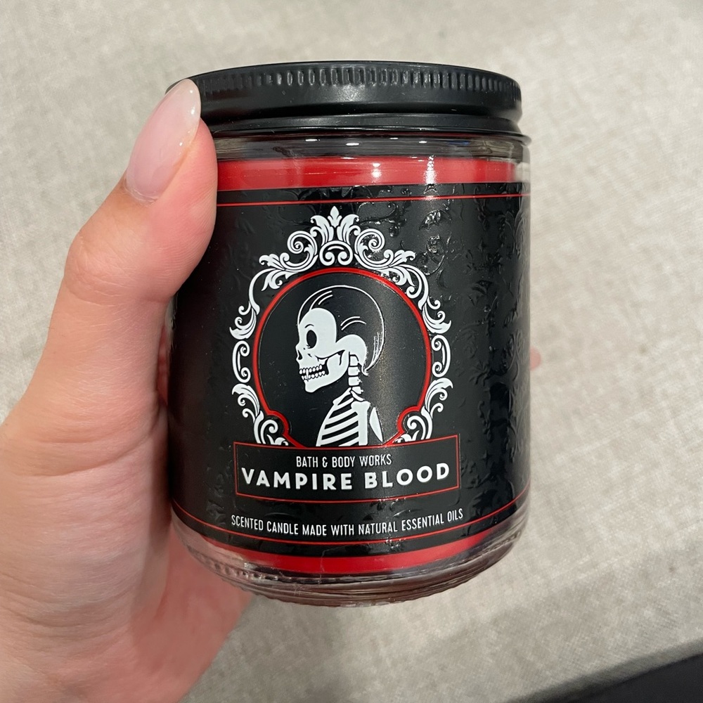 NEW Vampire blood 🧛🏻‍♀️🩸single wick candle
